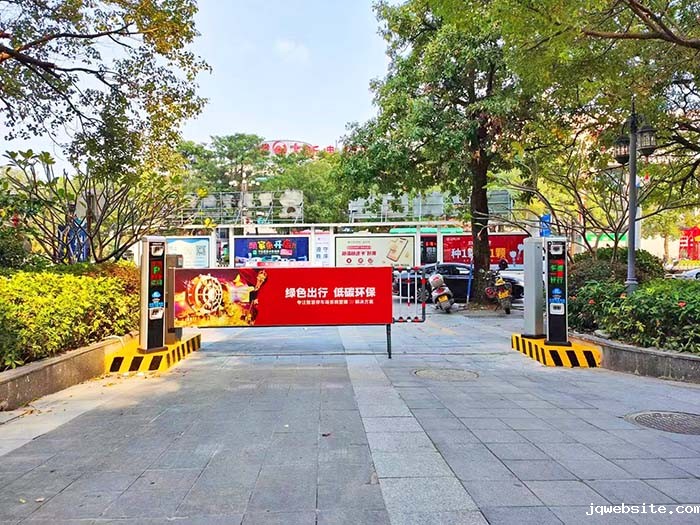 银行卡布灯箱广告道闸