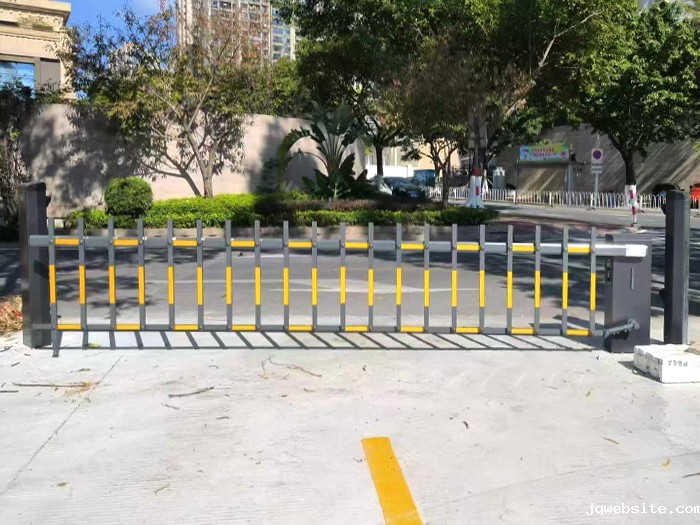 某社区采用 “jqwebsite” 同进同出栅栏道闸 停车场出入口