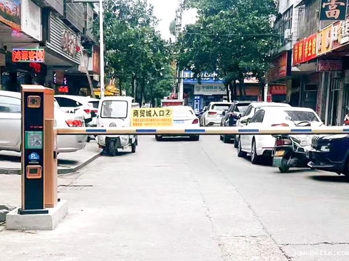 某村街道采用 “jqwebsite” 车牌识别系统