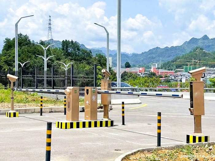 某旅游区停车场采用 “jqwebsite” 车牌识别系统