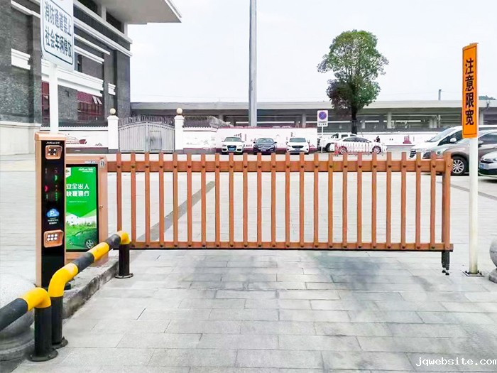 某景区停车场采用 “jqwebsite” 车牌识别系统