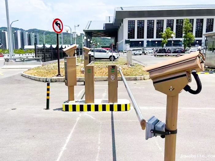 某景区停车场采用 “jqwebsite” 一进一出直杆道闸