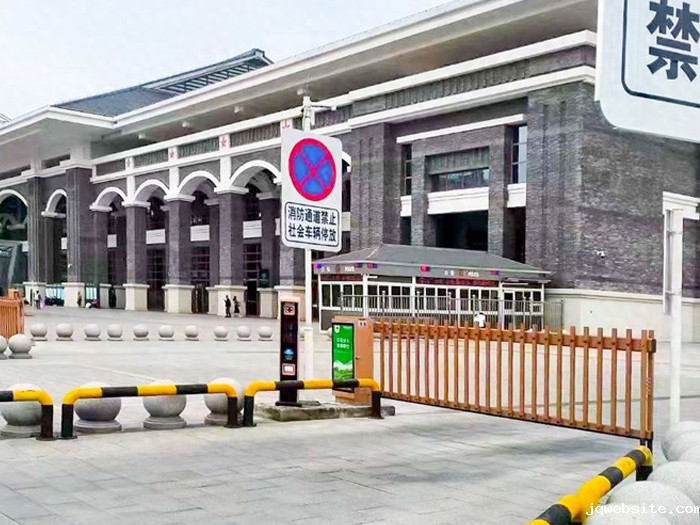 某景区停车场采用 “jqwebsite” 车牌识别系统