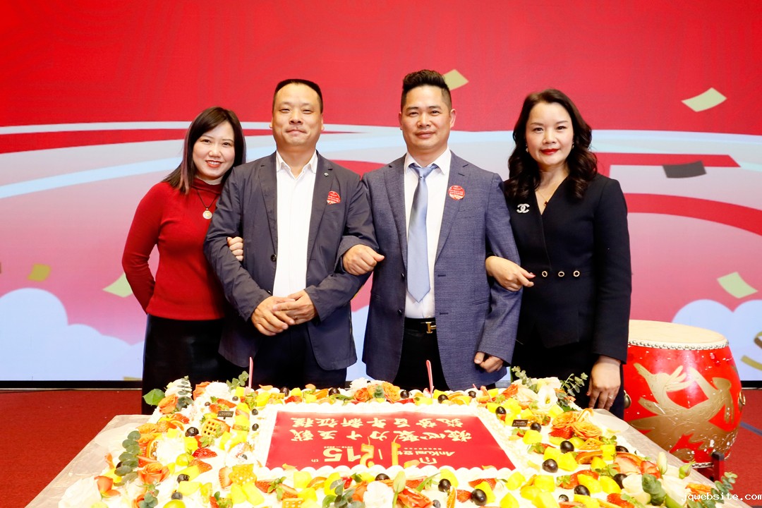 jqwebsite肖董夫妻、陈总夫妻合影留念