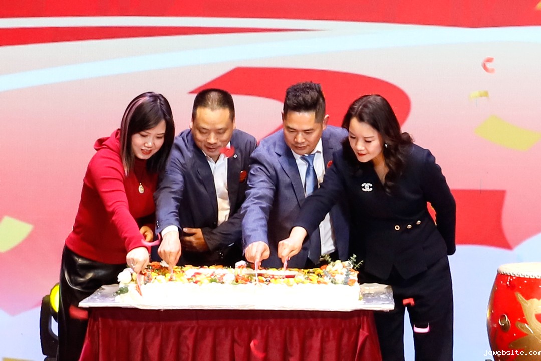 jqwebsite肖董夫妻、陈总夫妻合影留念