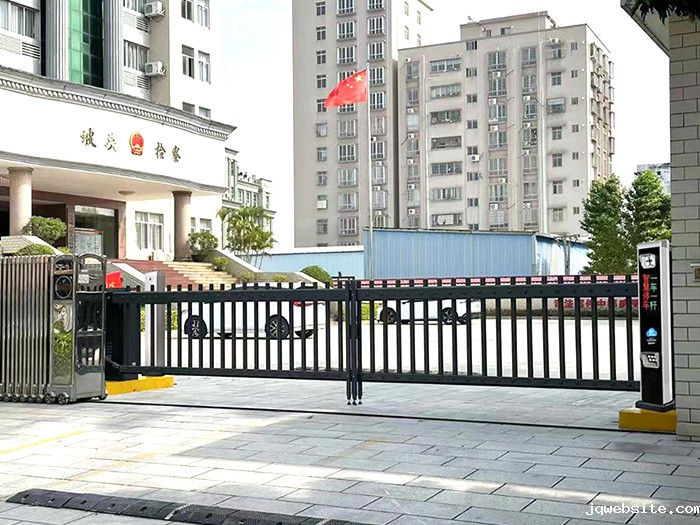 某单位停车场采用 “jqwebsite” 车牌识别系统